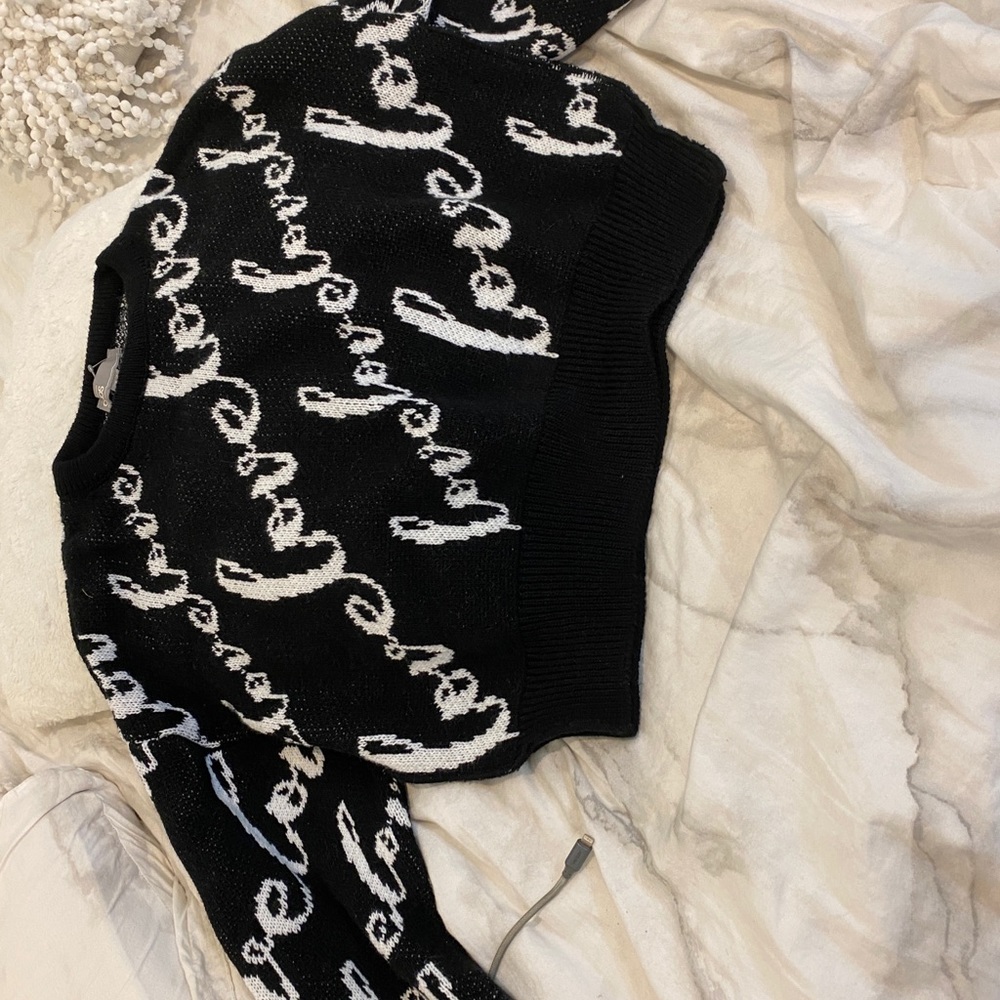 “Love” sweater - Picture 3 of 6